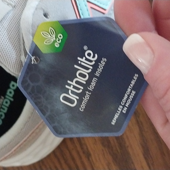 NWT WOMENS NB SHOES - Picture 2 of 7